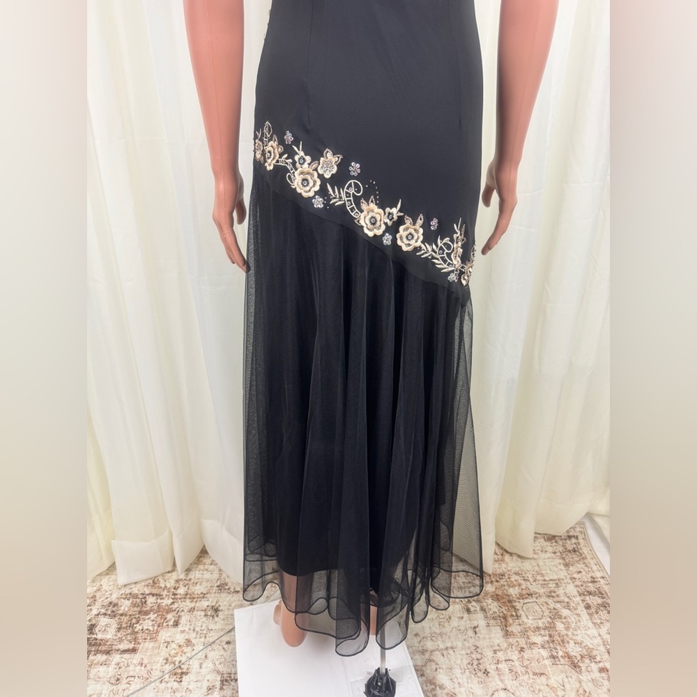 R&M Richards Elegant Black Floral Embroidered & Beaded Dress Size 8P - Picture 12 of 16